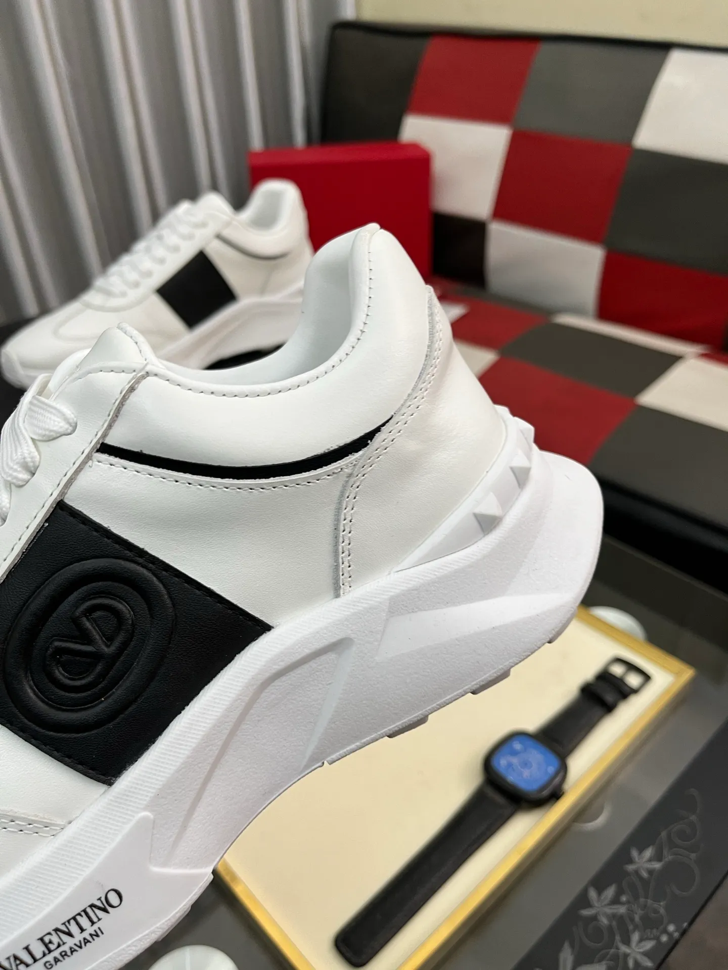 Men's shoes 💰480⌚️⌚️ VALENTINO Valentino's 2024 ss spring and summer new hot casual sports shoes, imported elastic fabric upper ➕The heel is Warren's exclusive rivet shape. The whole is very representative, the combined outsole is really easy to wear and very comfortable on the foot ~ Comes with **4 cm, classic, comfortable and versatile! Size: 38-442️⃣Colors available